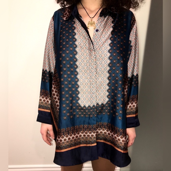 Stylish Blue Patterned Button Down Shirt - Picture 3 of 5